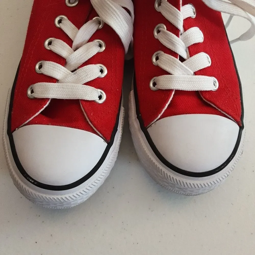 Lucky‎ Brand Sneakers Red Low Tops Unisex Rubber Toe Caps Lace Up Kids Size 2